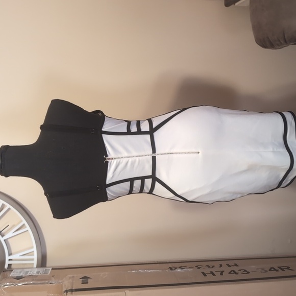 Charlotte Russe Chic White and Black Bodycon Dress - Picture 3 of 3